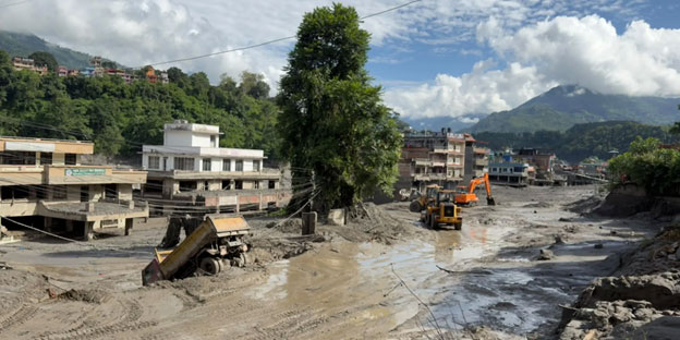 ネパールで致命的な鉄砲水が発生、数百人が死亡、4,200人以上が行方不明 — 地球規模の問題 ネパールで致命的な鉄砲水が発生、数百人が死亡、4,200人以上が行方不明 — 地球規模の問題
